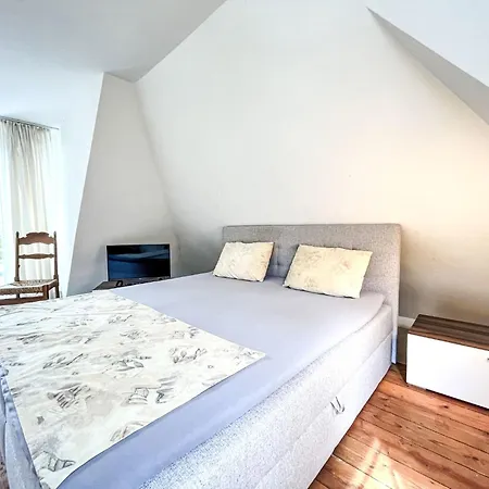 Haeuschen By Interhome